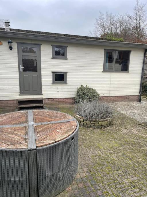 Gezellig Chalet Op De Prachtige Veluwe بوتِنْ المظهر الخارجي الصورة